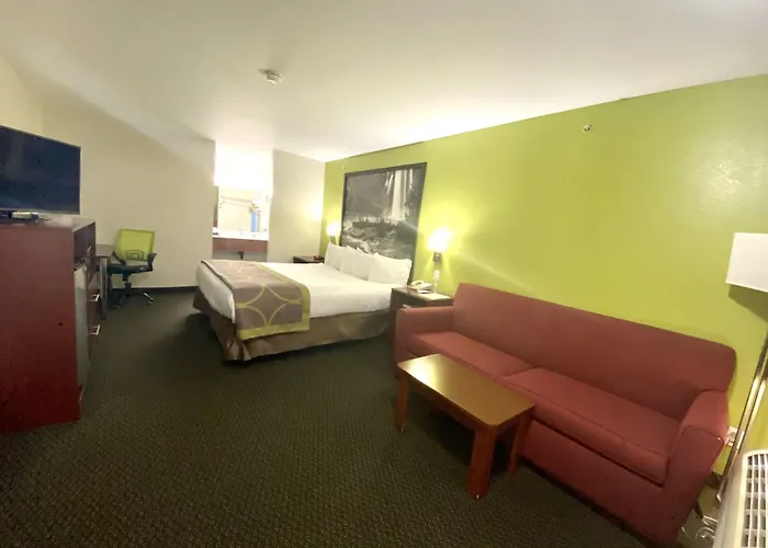 Days & By Wyndham I-40 Hotel 3*