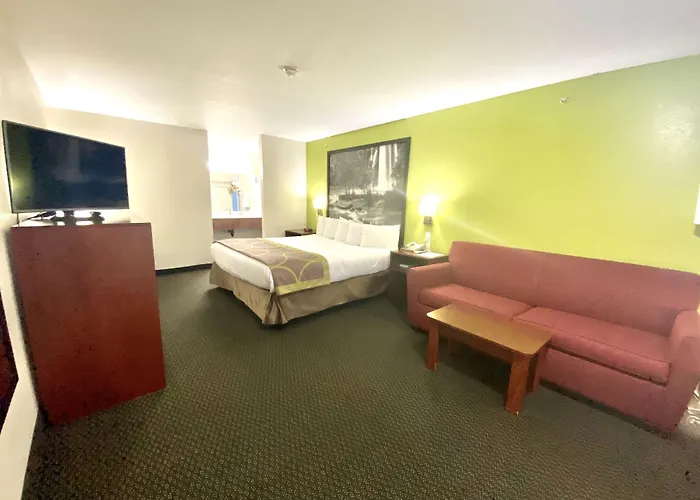 Hotel Days & By Wyndham I-40