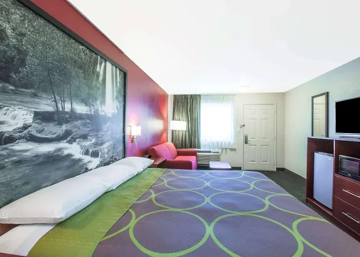 Days & By Wyndham I-40 Hotel 3*