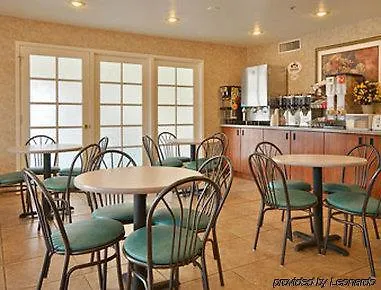 Days & By Wyndham I-40 Hotel 3*