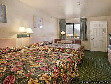 Days & By Wyndham I-40 Hotel Flagstaff