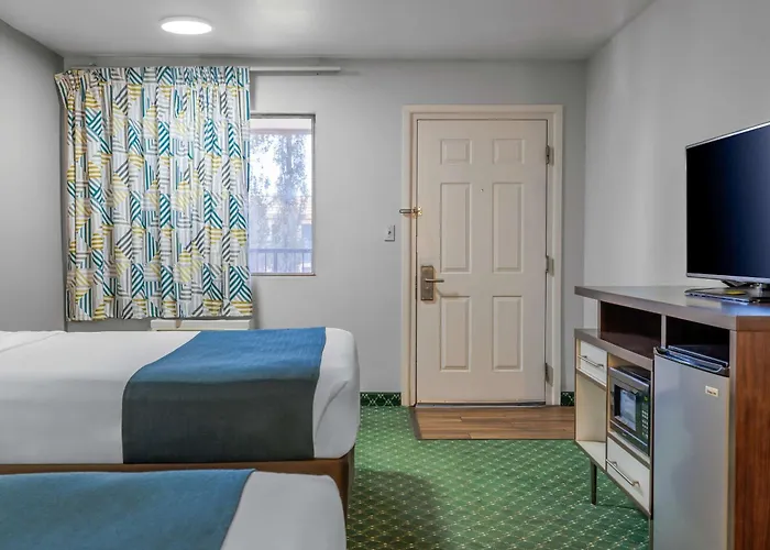 Days & By Wyndham I-40 Hotel Flagstaff