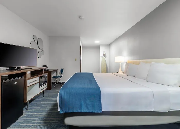 Hotel Days & By Wyndham I-40