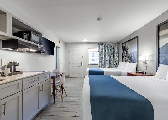 Days & By Wyndham I-40 Hotel 3*