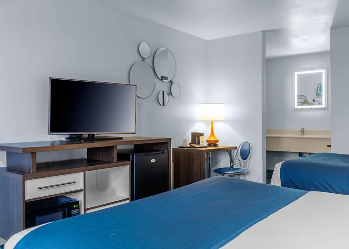 Days & By Wyndham I-40 Hotel 3*